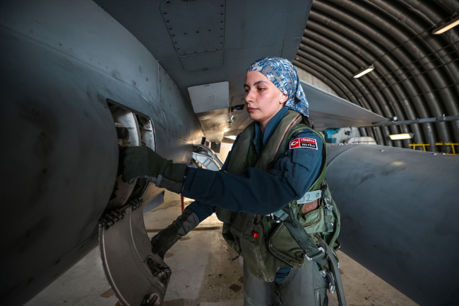 Türk Hava Kuvvetleri'nin "Şahin"leri Öncel Filo'da yetişiyor